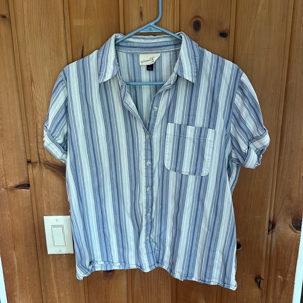 Boxy blue and white collared button down - universal threads